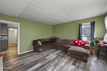 11 Bena St