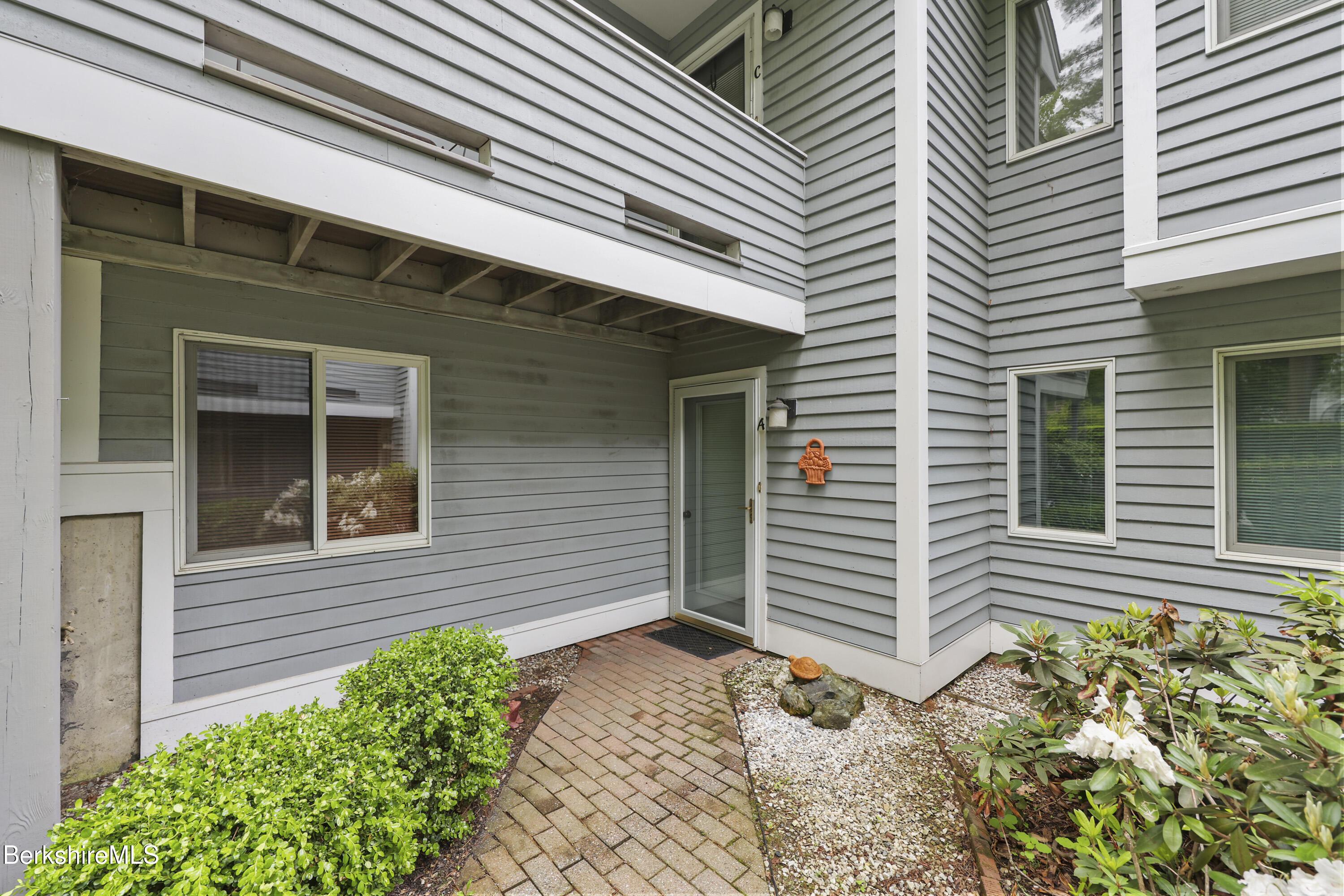 Image 4: one level living