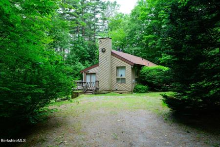 303 Lakeshore Dr