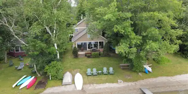 12 Maple Ln