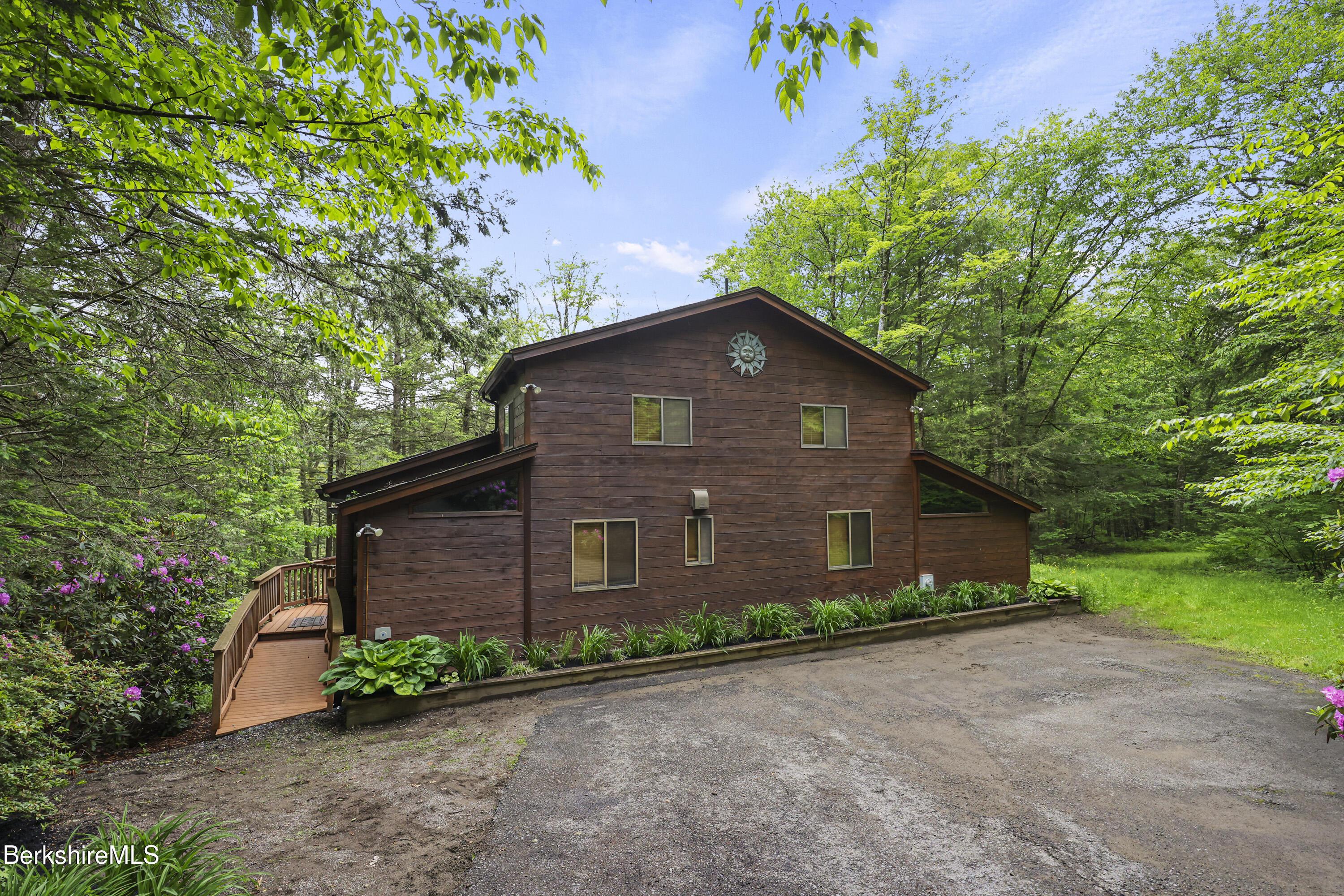 Image 4: 3-Exterior Front