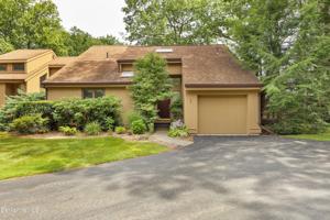 11 Fieldstone Dr