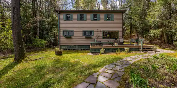 21 Beachwood Dr