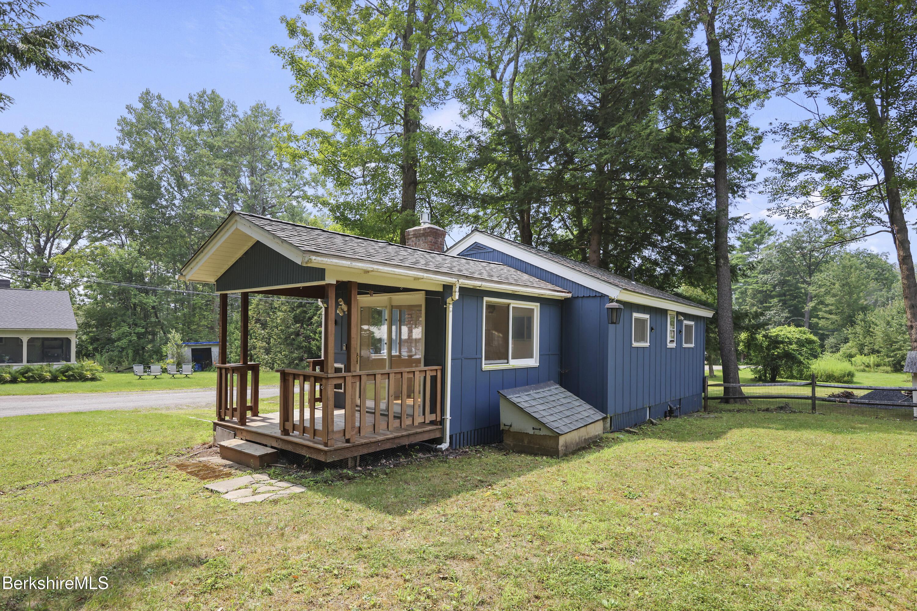 Image 4: 115 Exterior Back