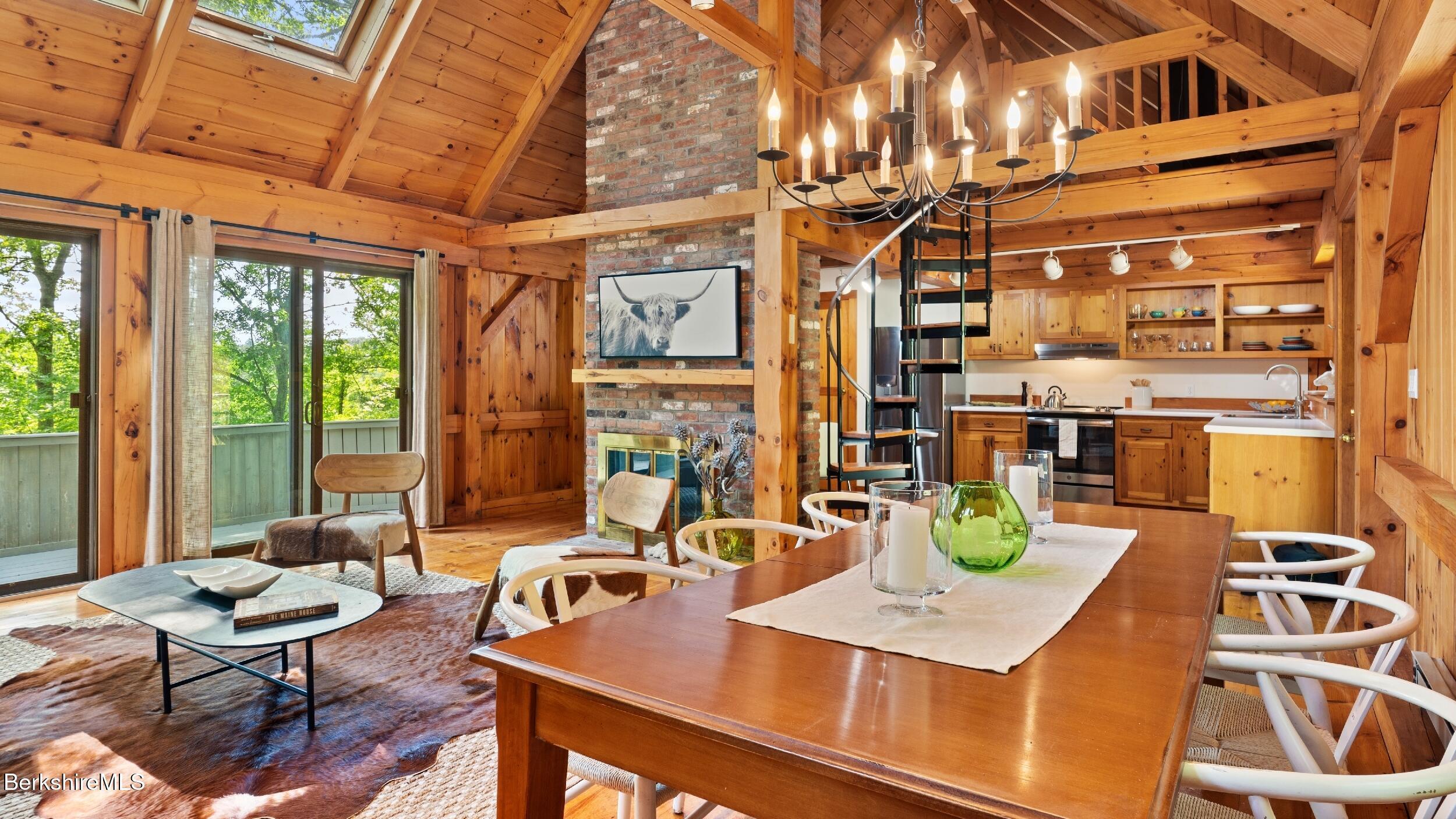 Image 3: Living _ Dining - 4LR