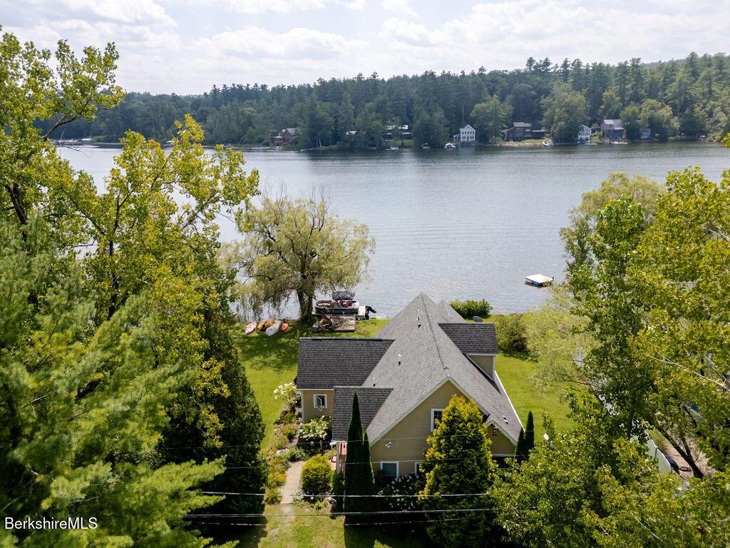 Image 2: Lake Buel