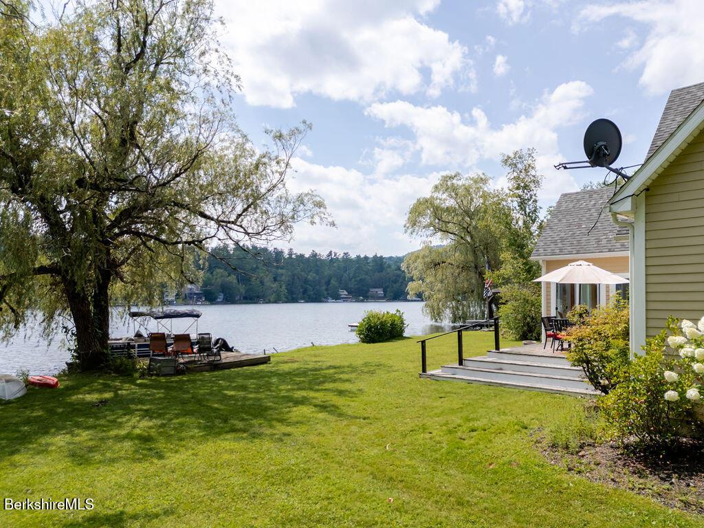 Image 3: Open Yard