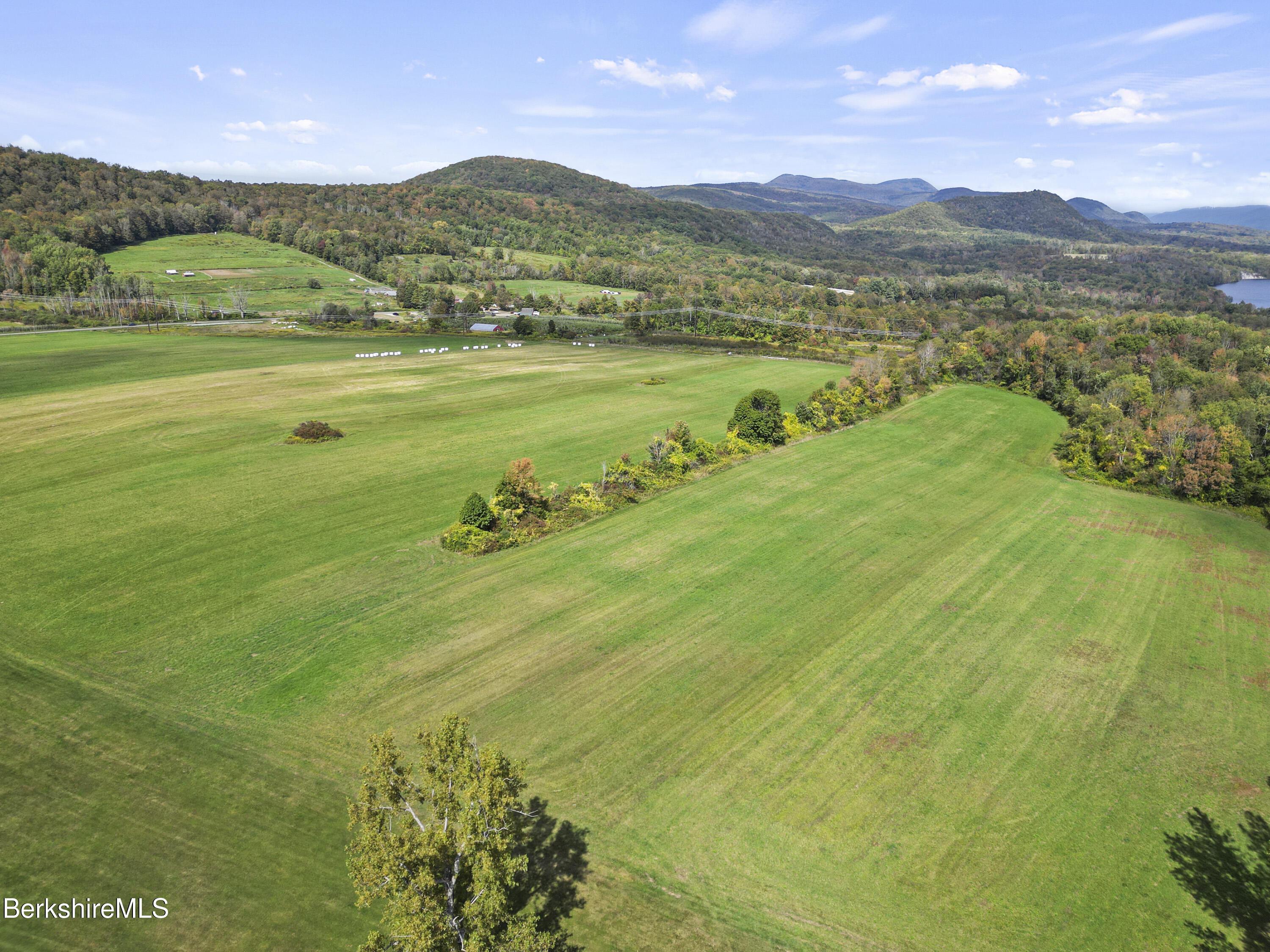 Image 3: 885 Aerial View