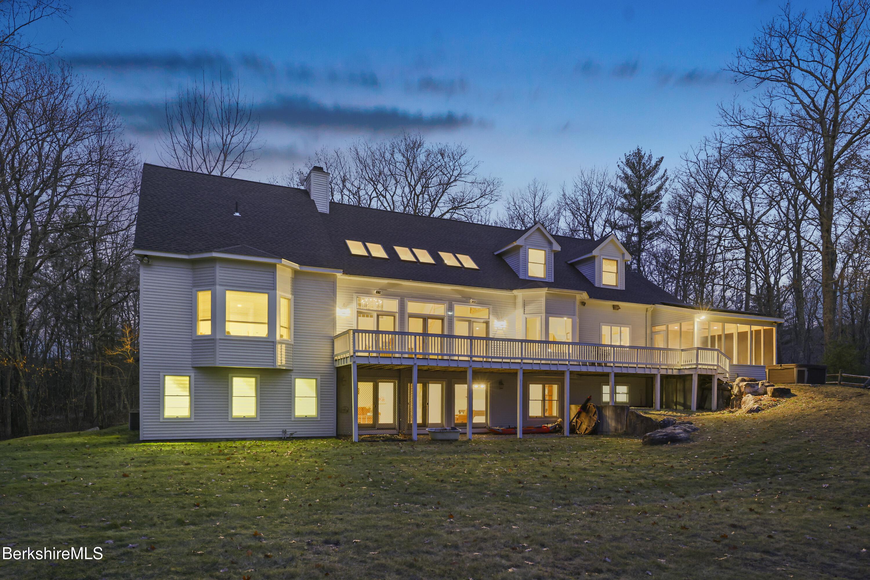 Image 1: Exterior Back