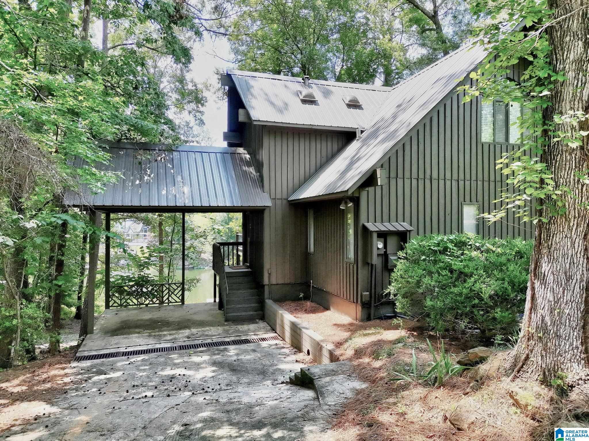 Image 4: Side Of Structure