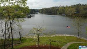533 LAKESHORE DR W