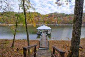 102 N POINTE DR