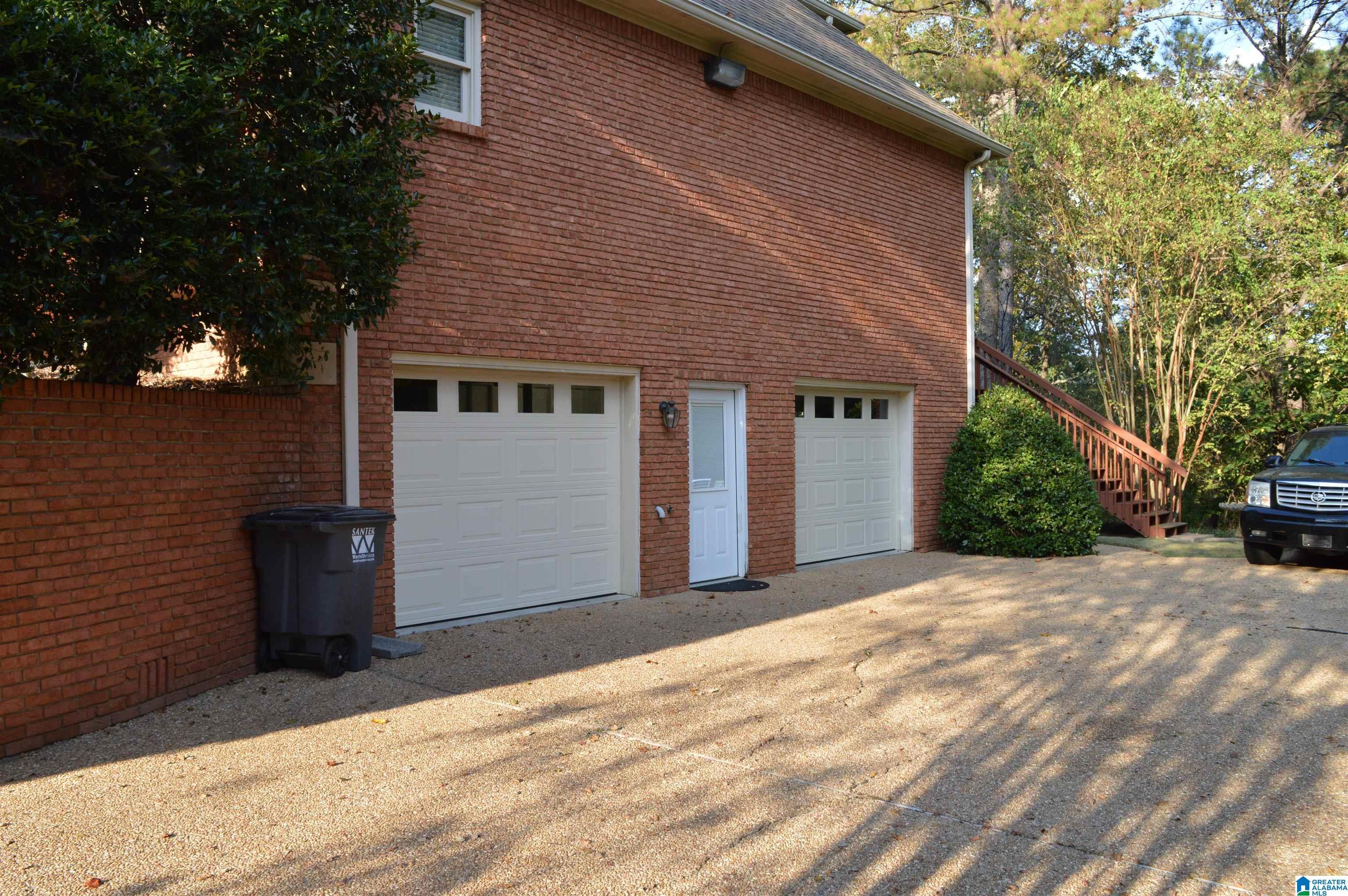Image 3: Garage Side