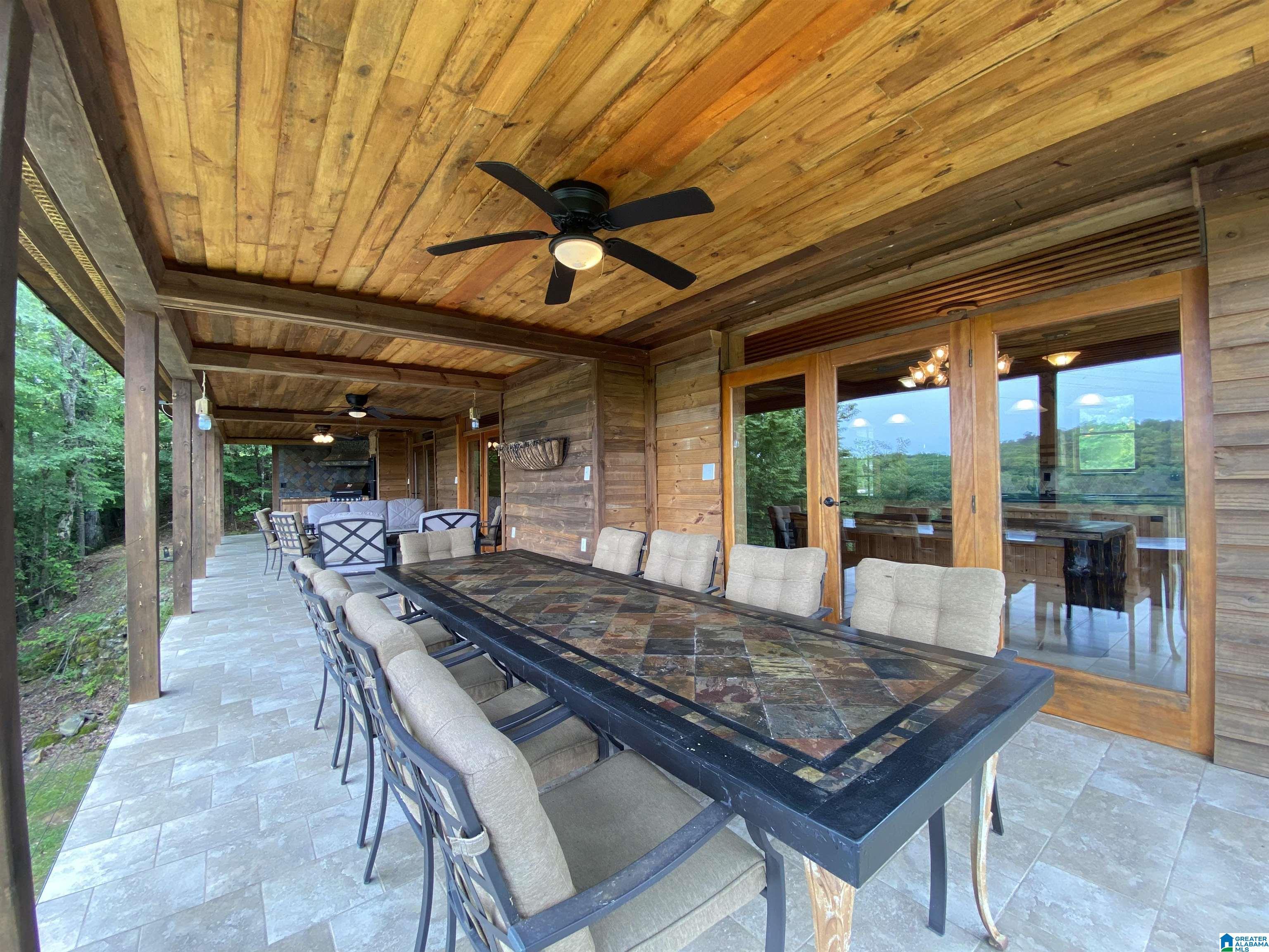 Image 3: THE ULTIMATE SPOT FOR RELAXING OR ENTERTAINING!