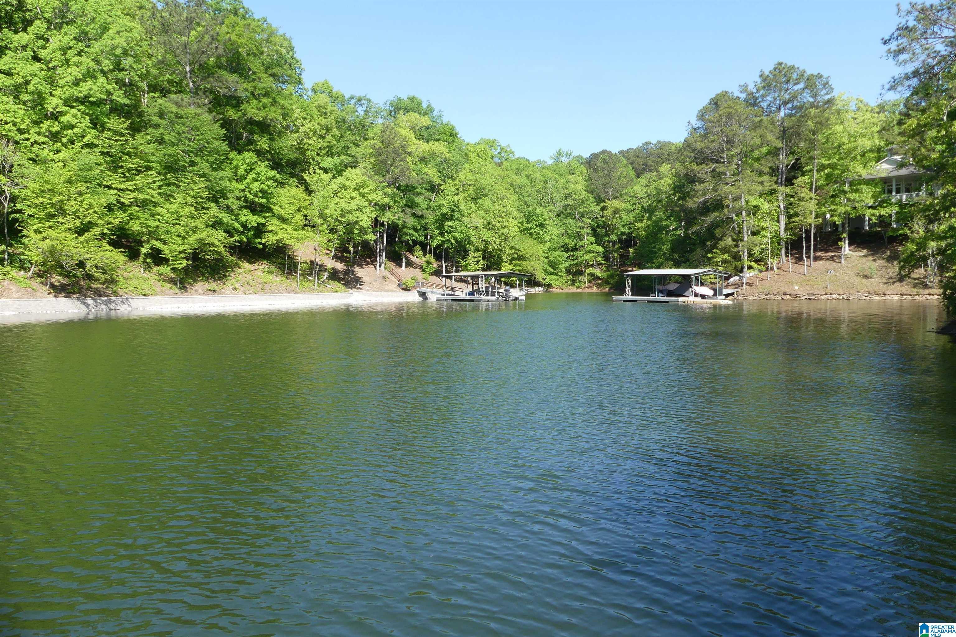 Image 2: LARGE PROTECTED COVE