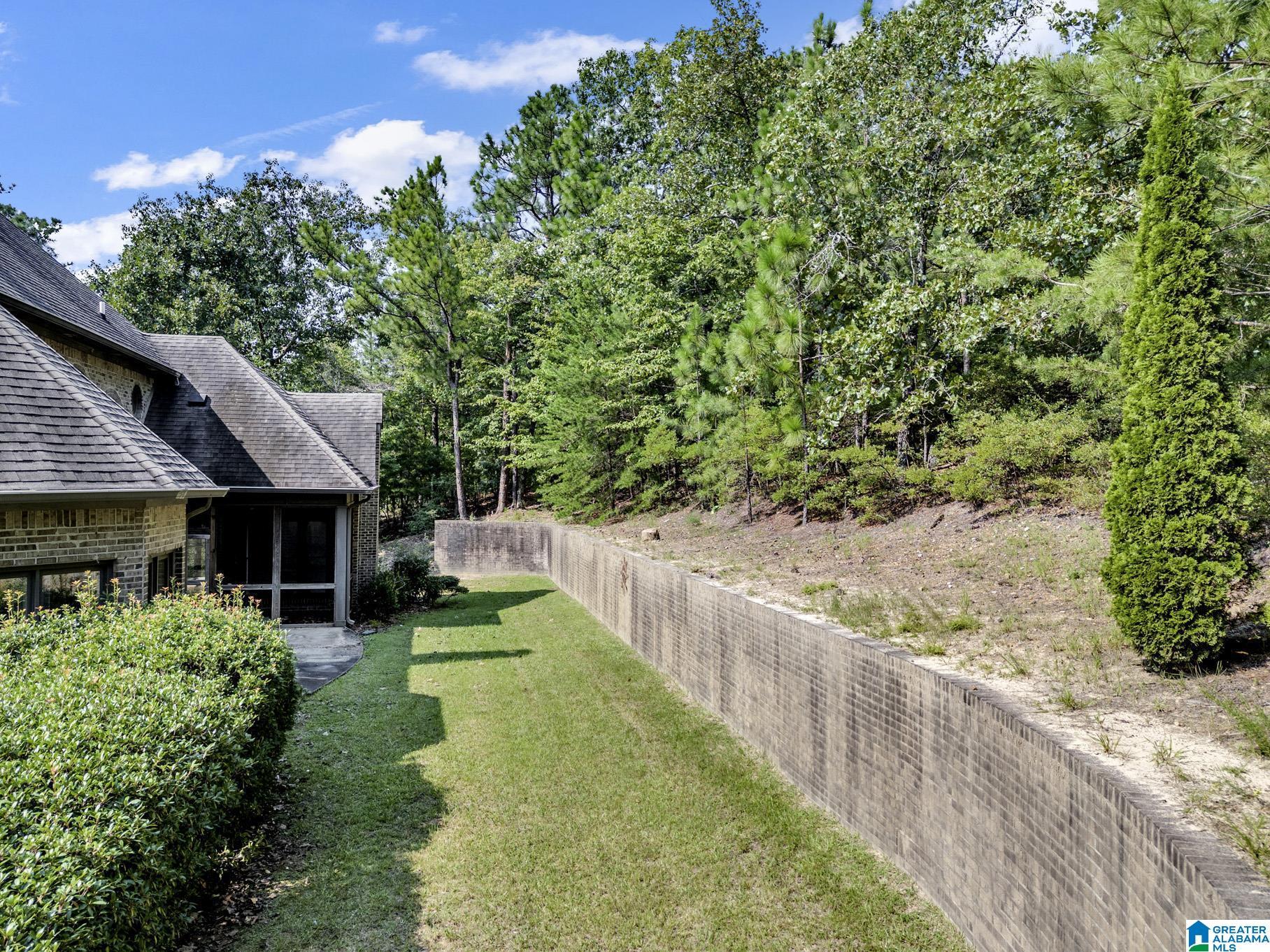 Image 3: Yard