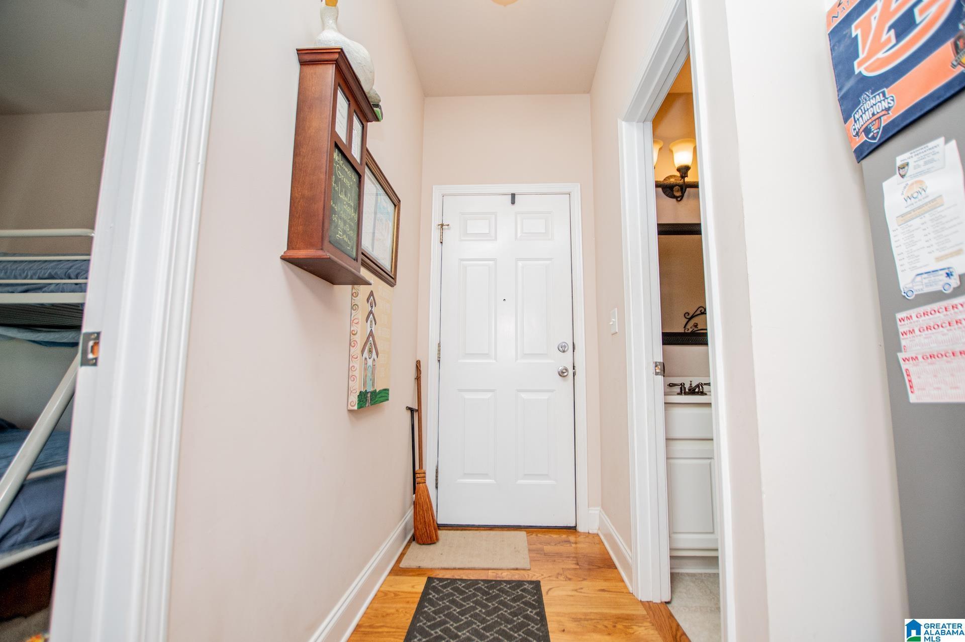 Image 3: Entry