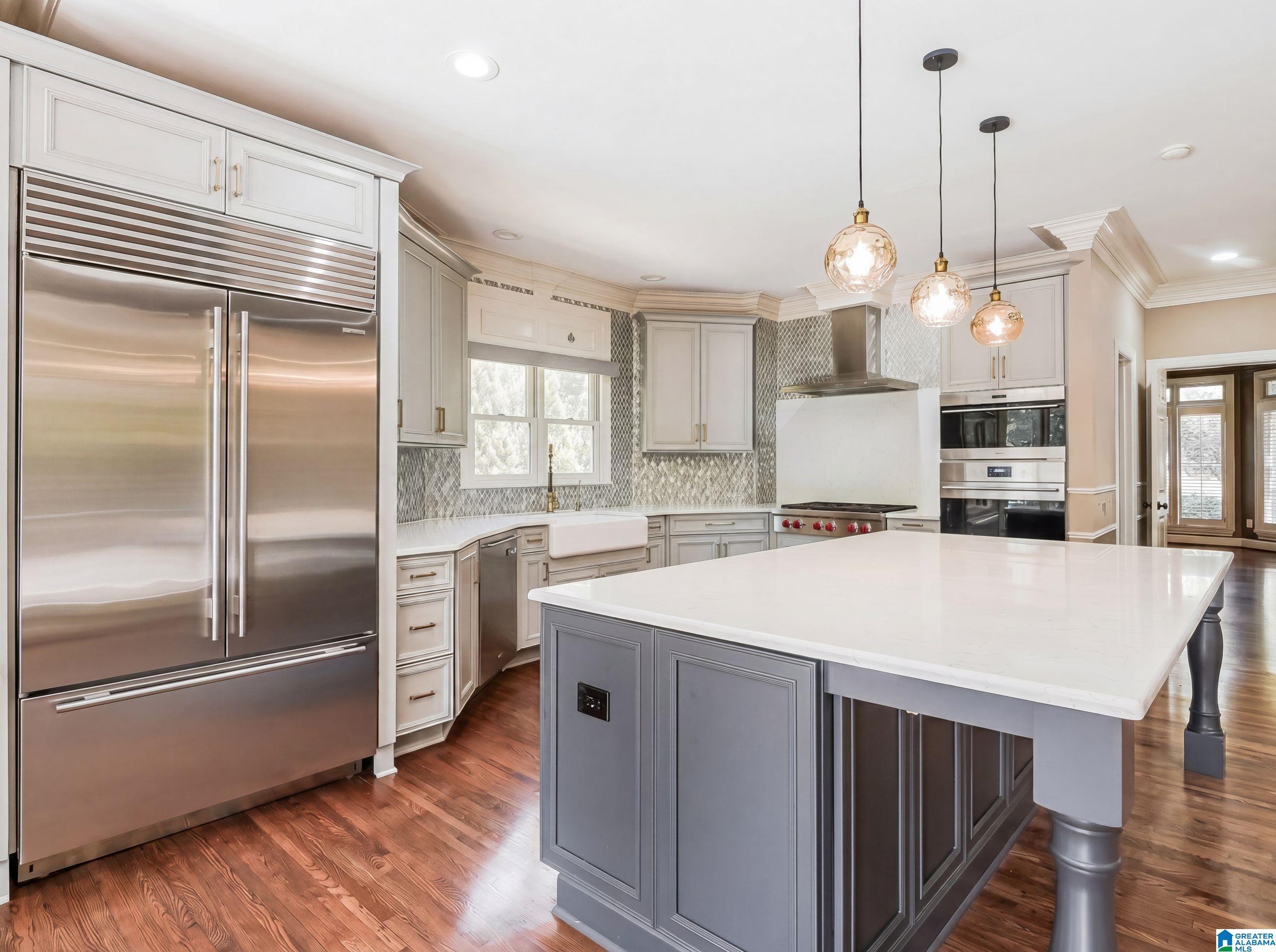 Image 3: Kitchen