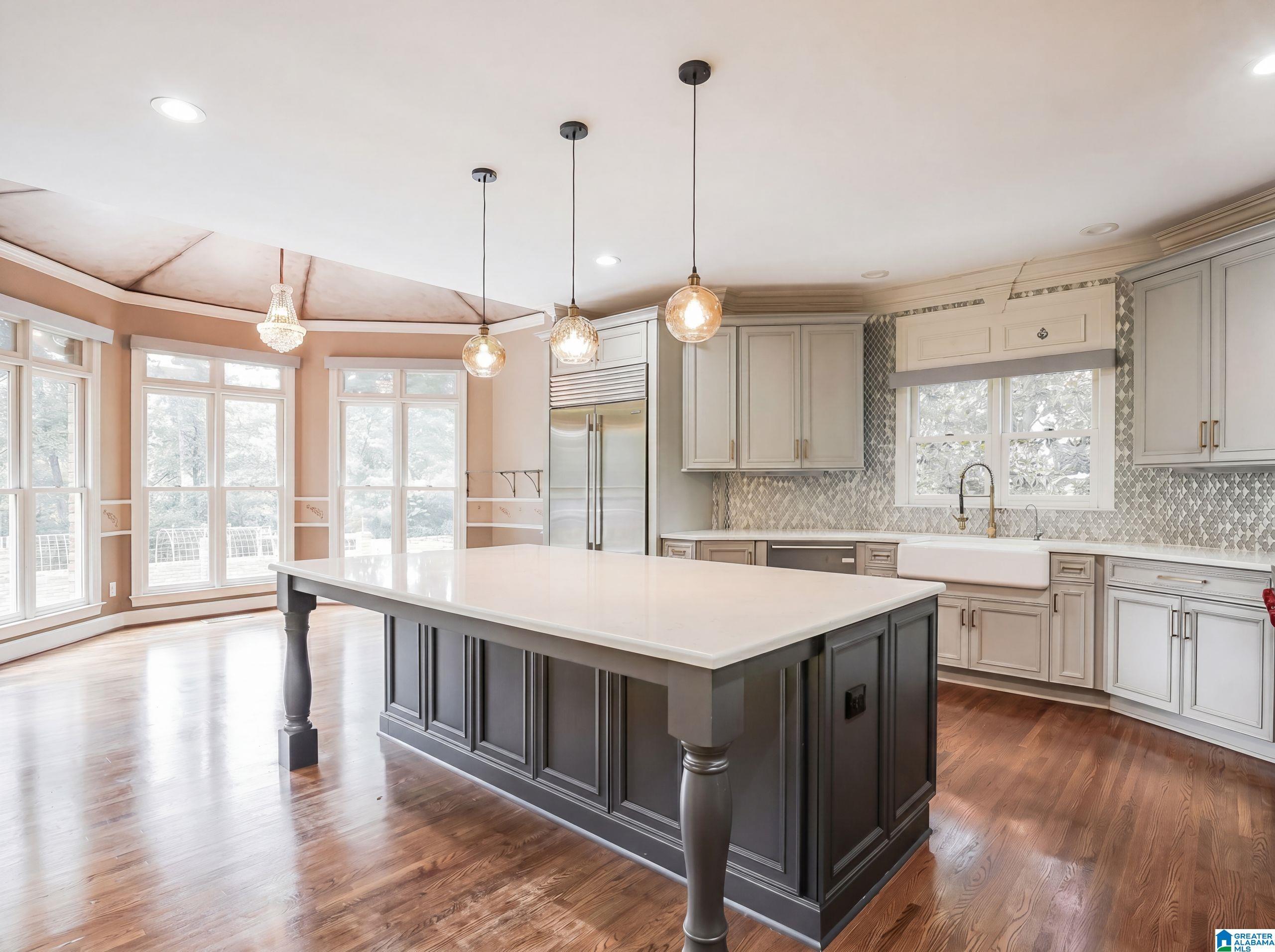 Image 4: Kitchen