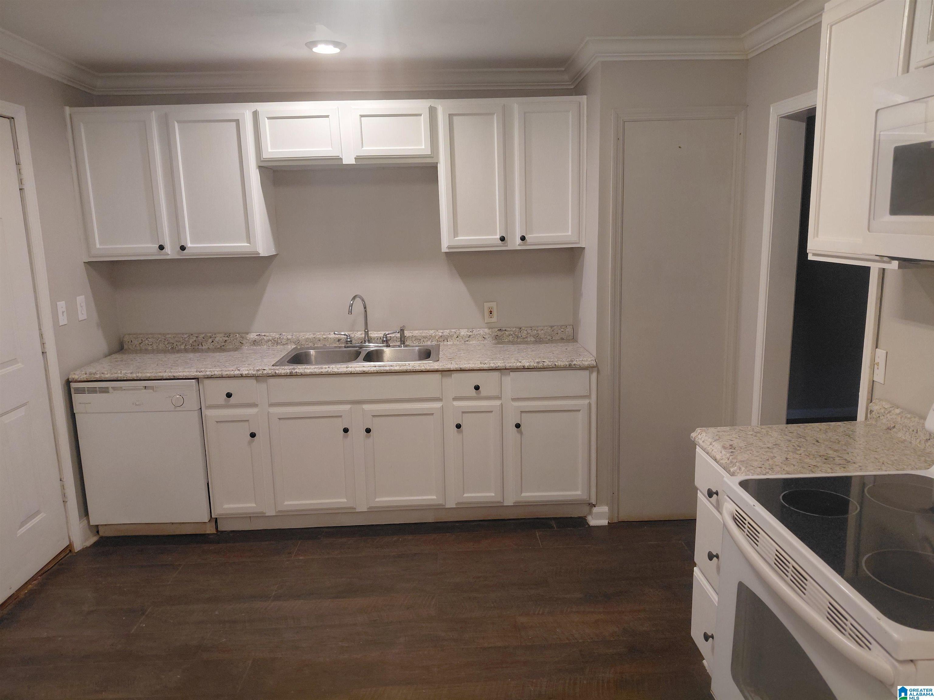 Image 2: Kitchen