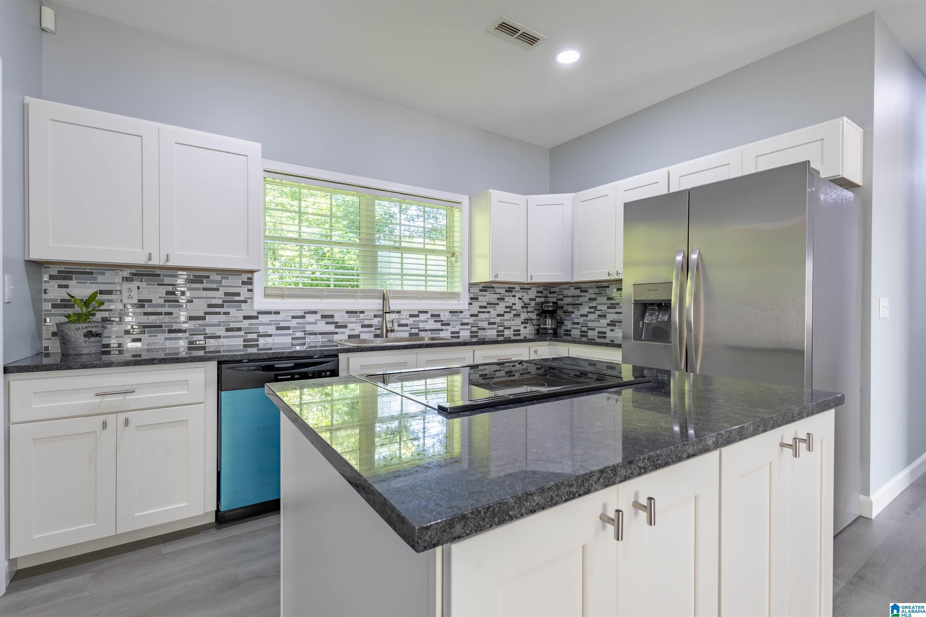 Image 2: Kitchen