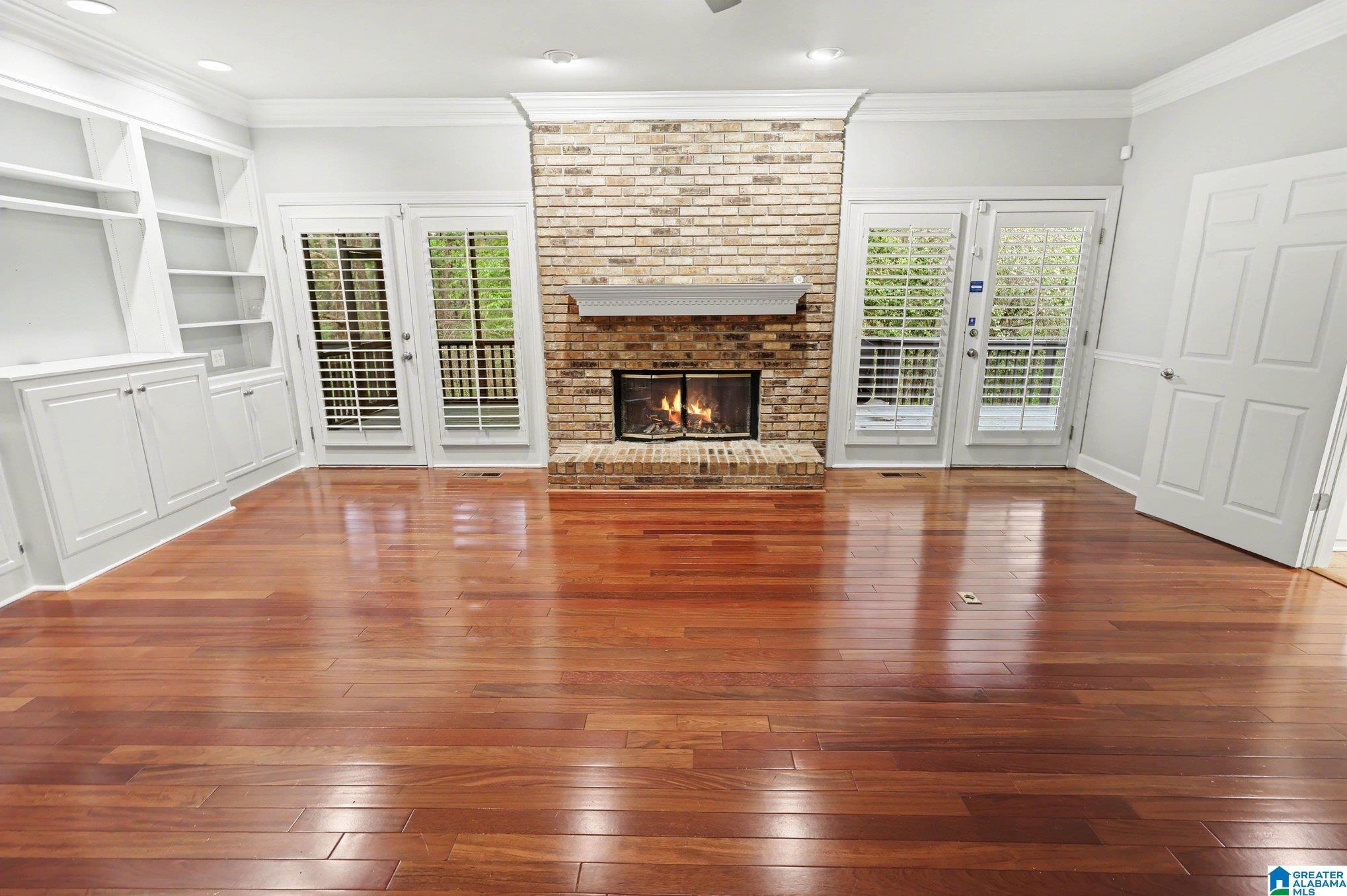 Image 2: Living Room