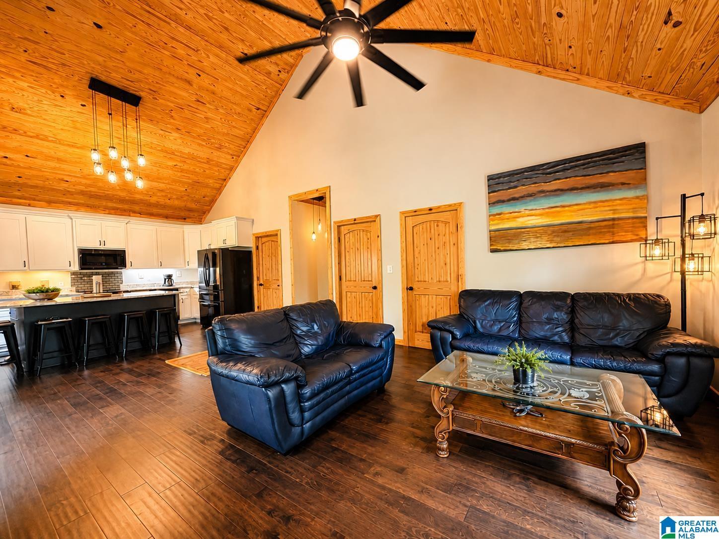 Image 3: Living Room