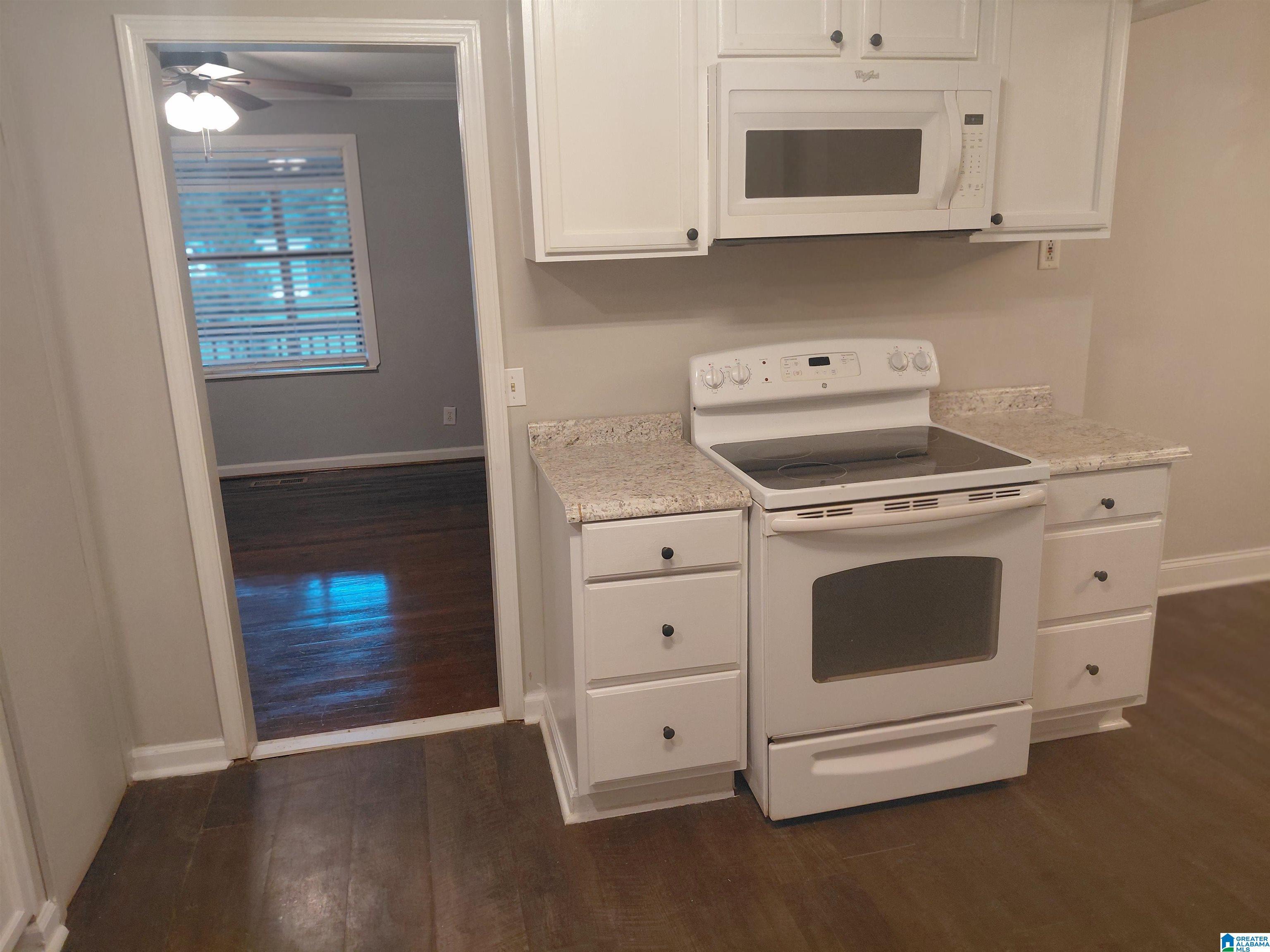 Image 3: Kitchen