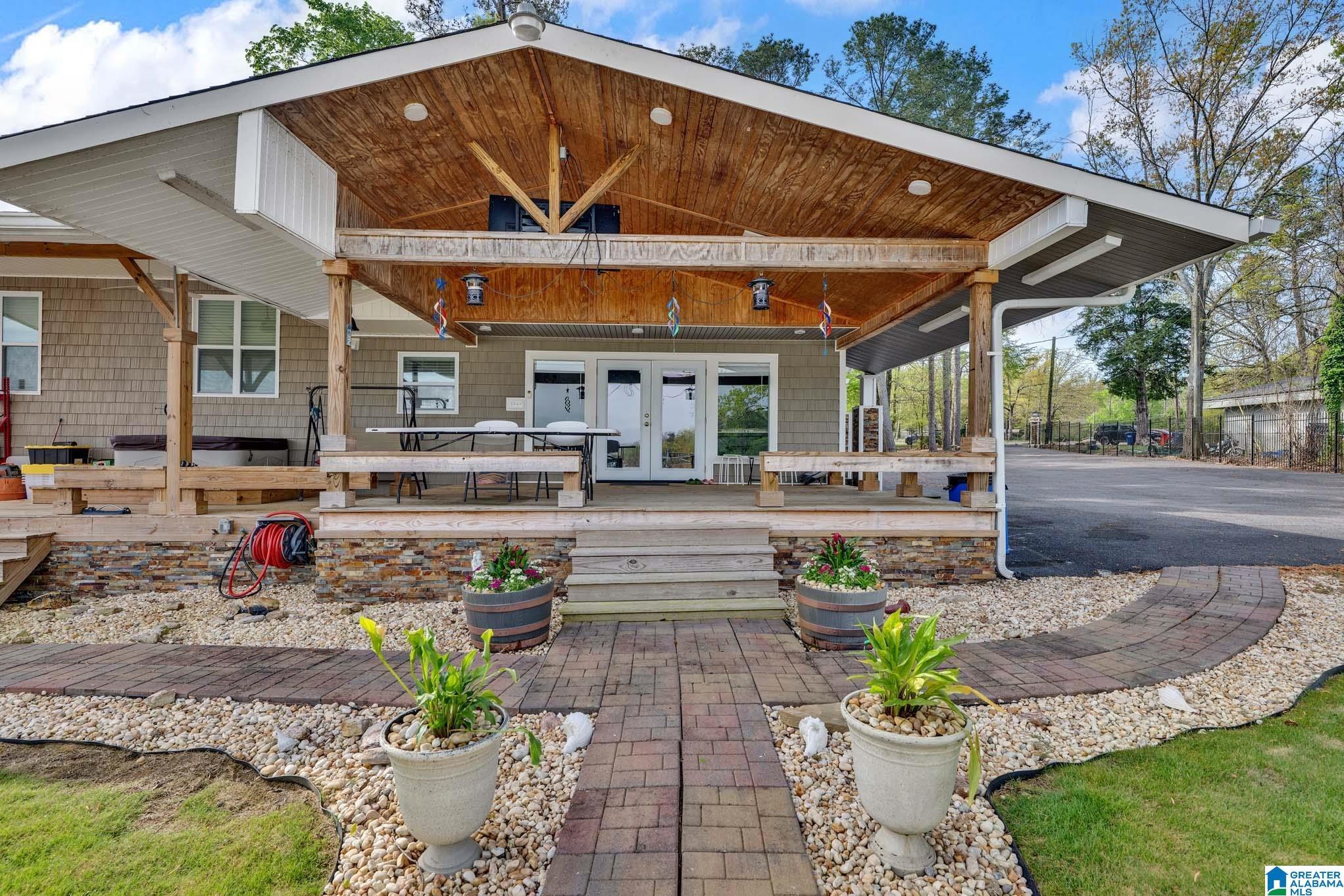 Image 4: Back Of Structure