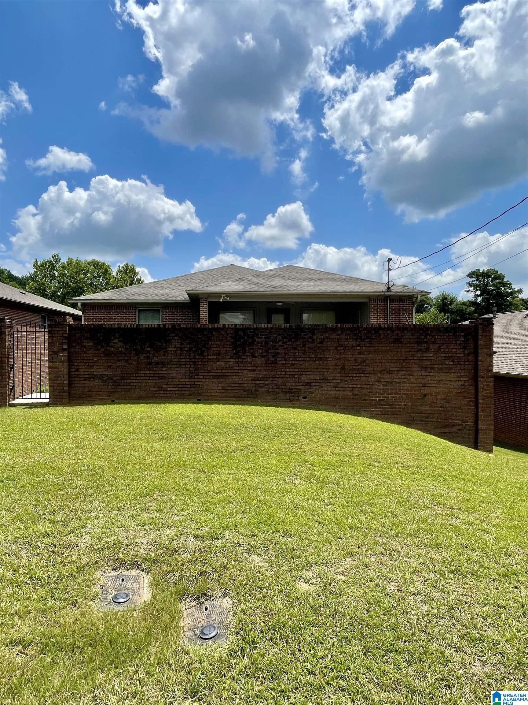 Image 4: Yard