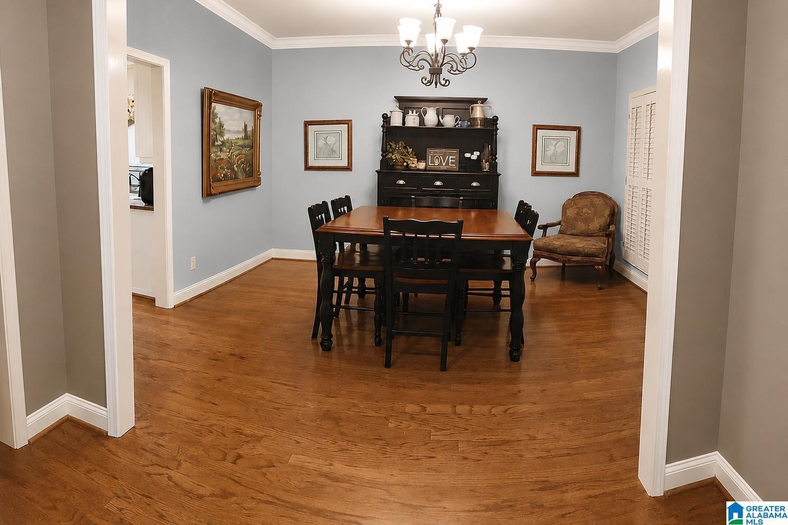Image 3: Dining Area