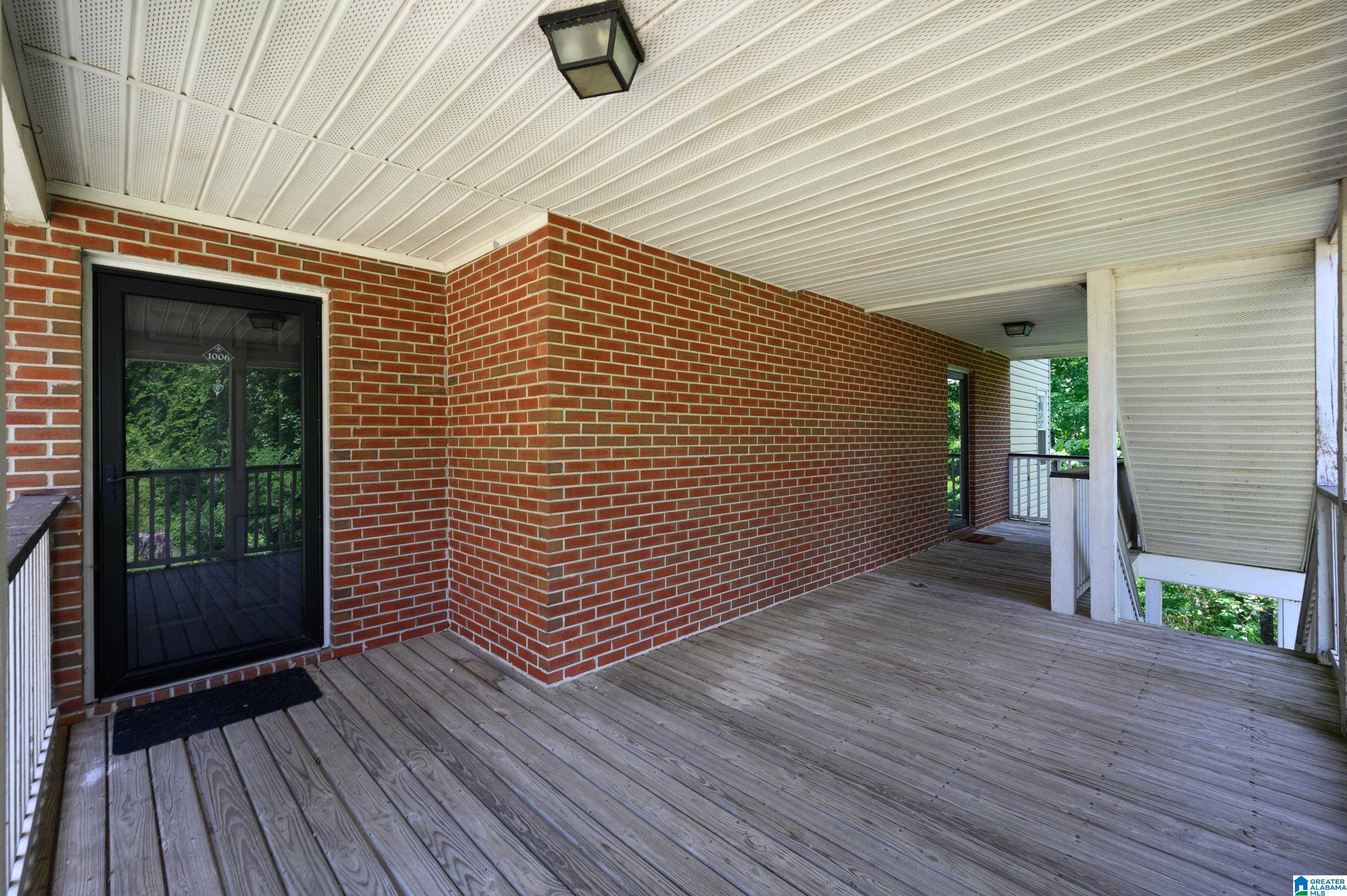 Image 4: Covered front porch