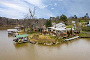 282 LAKESHORE LN
