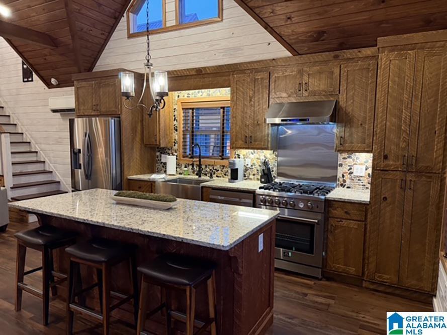 Image 4: Kitchen