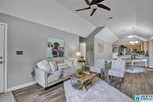 1092 VILLAGE TRL
