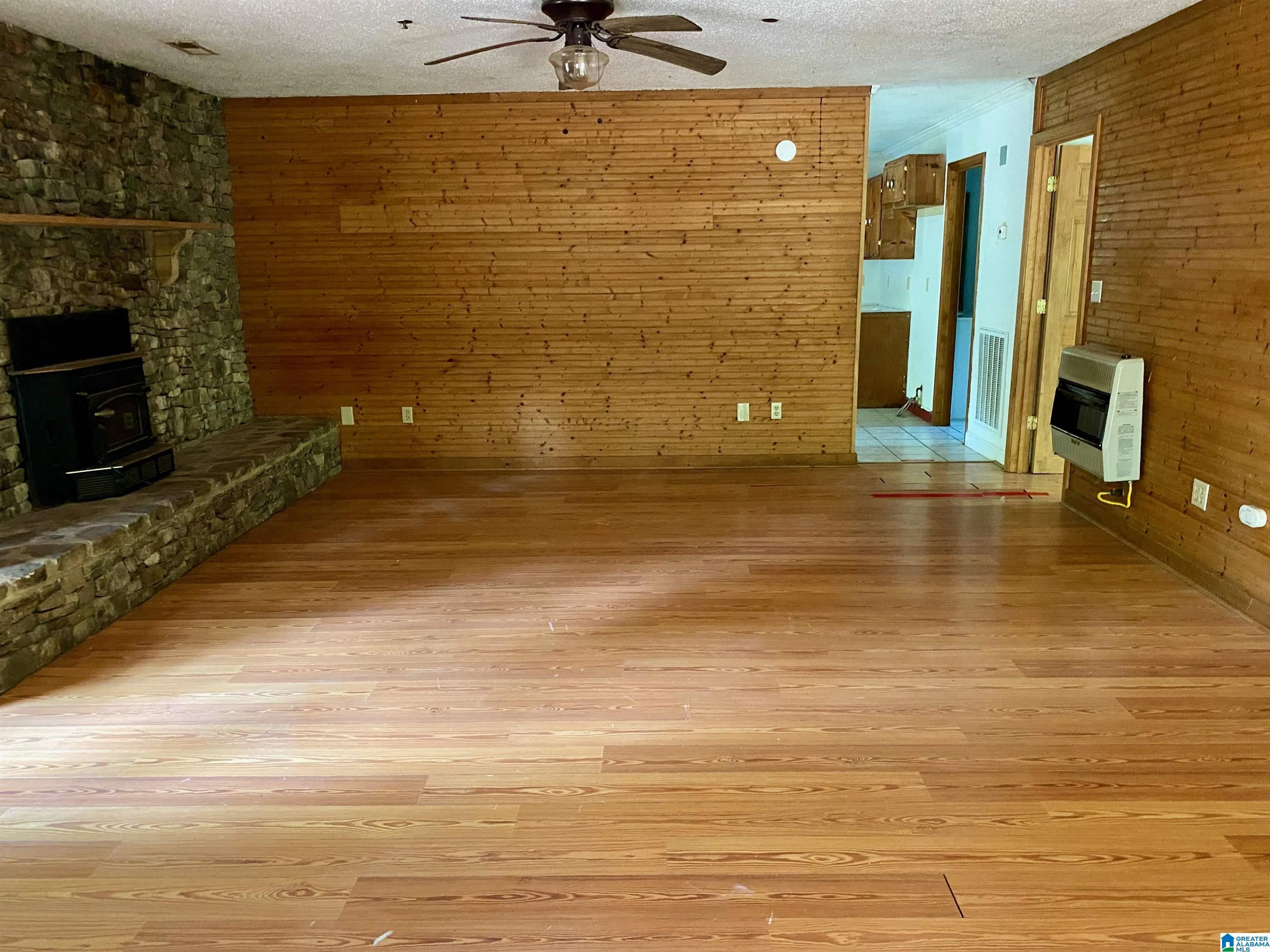 Image 3: Living Room