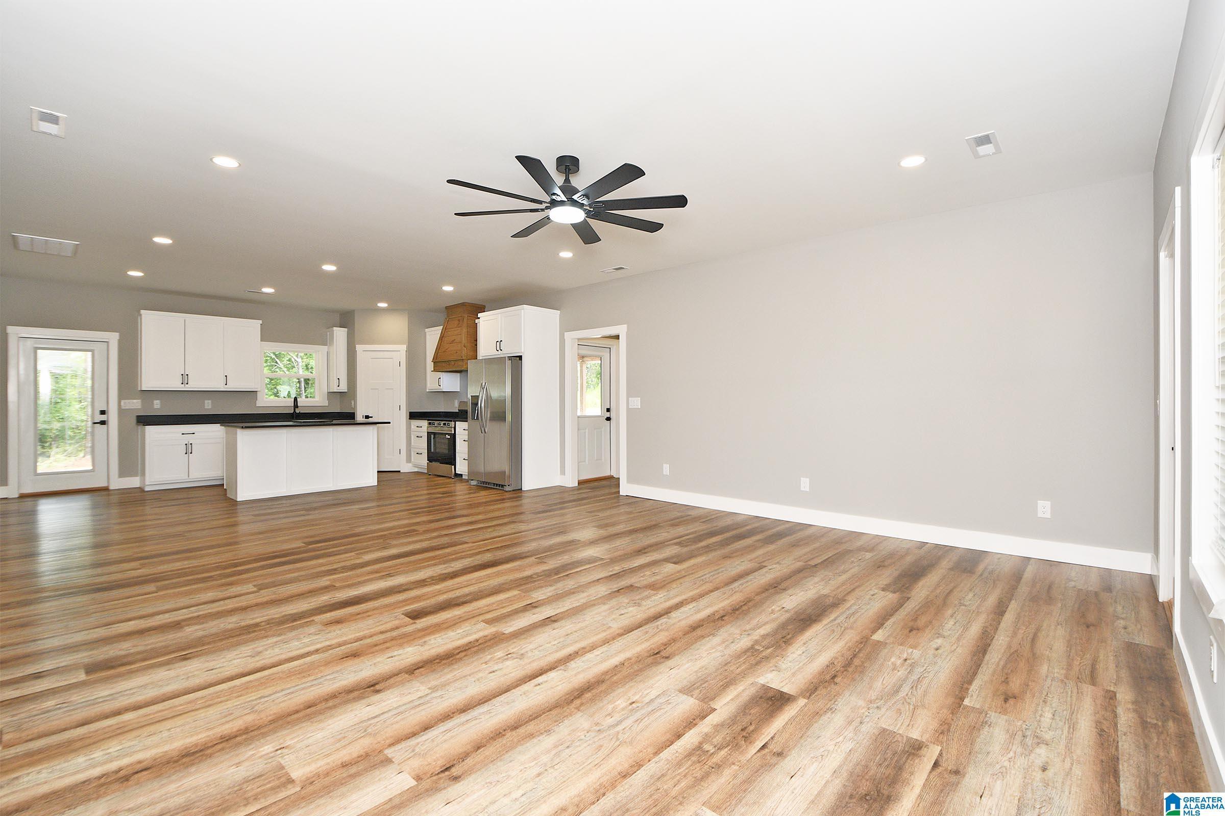 Image 3: Living Room