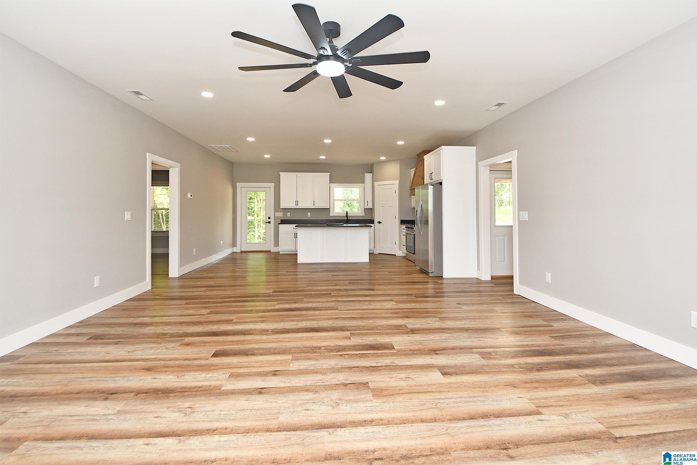 Image 4: Living Room