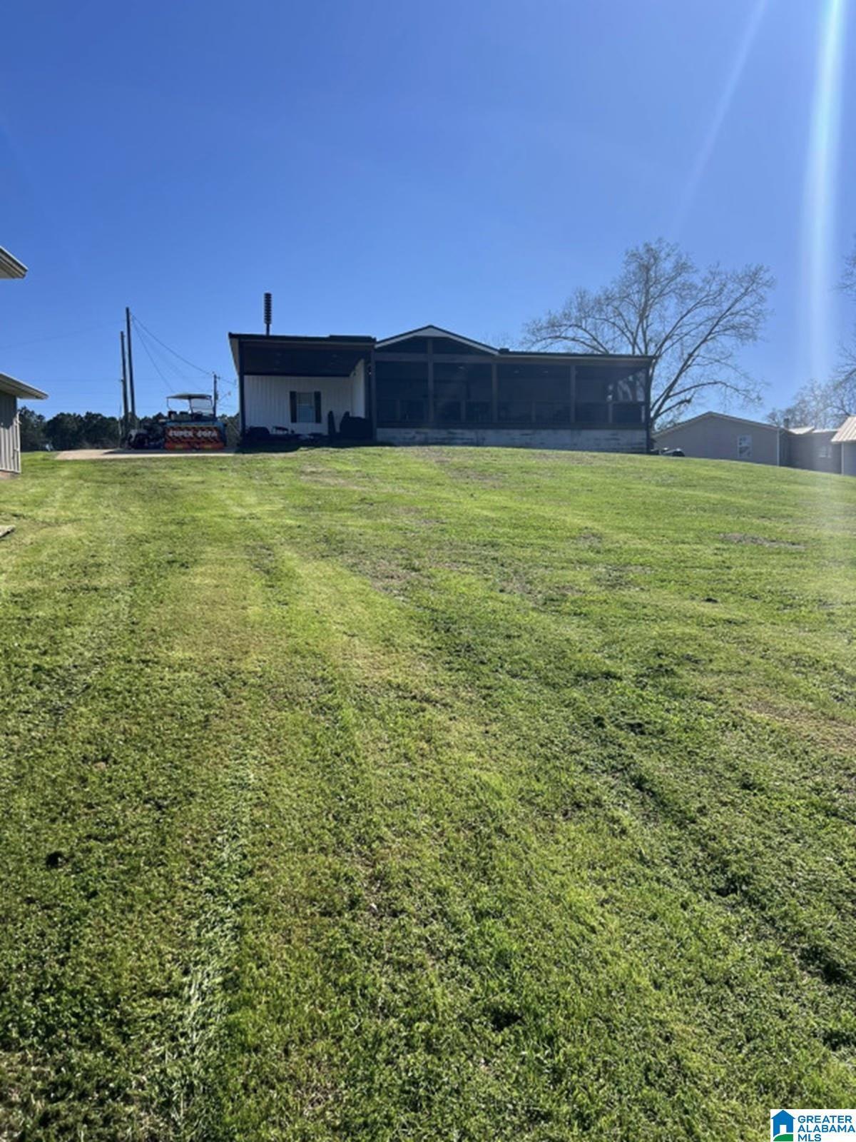 Image 3: Yard
