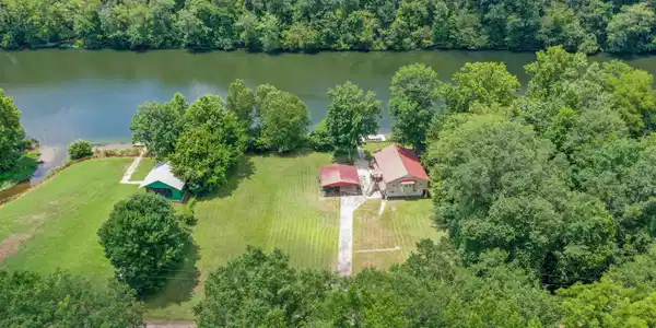 496 RIVER DRIVE