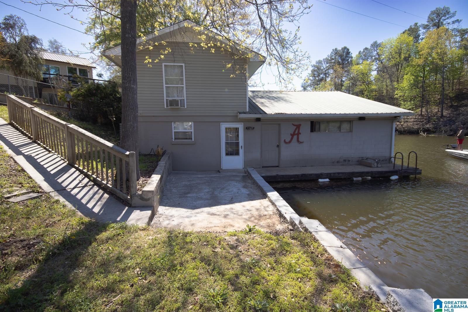 Image 4: Back Of Structure