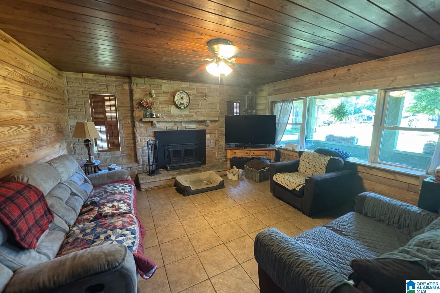 Image 3: Living Room