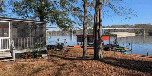 523 MARINA ROAD