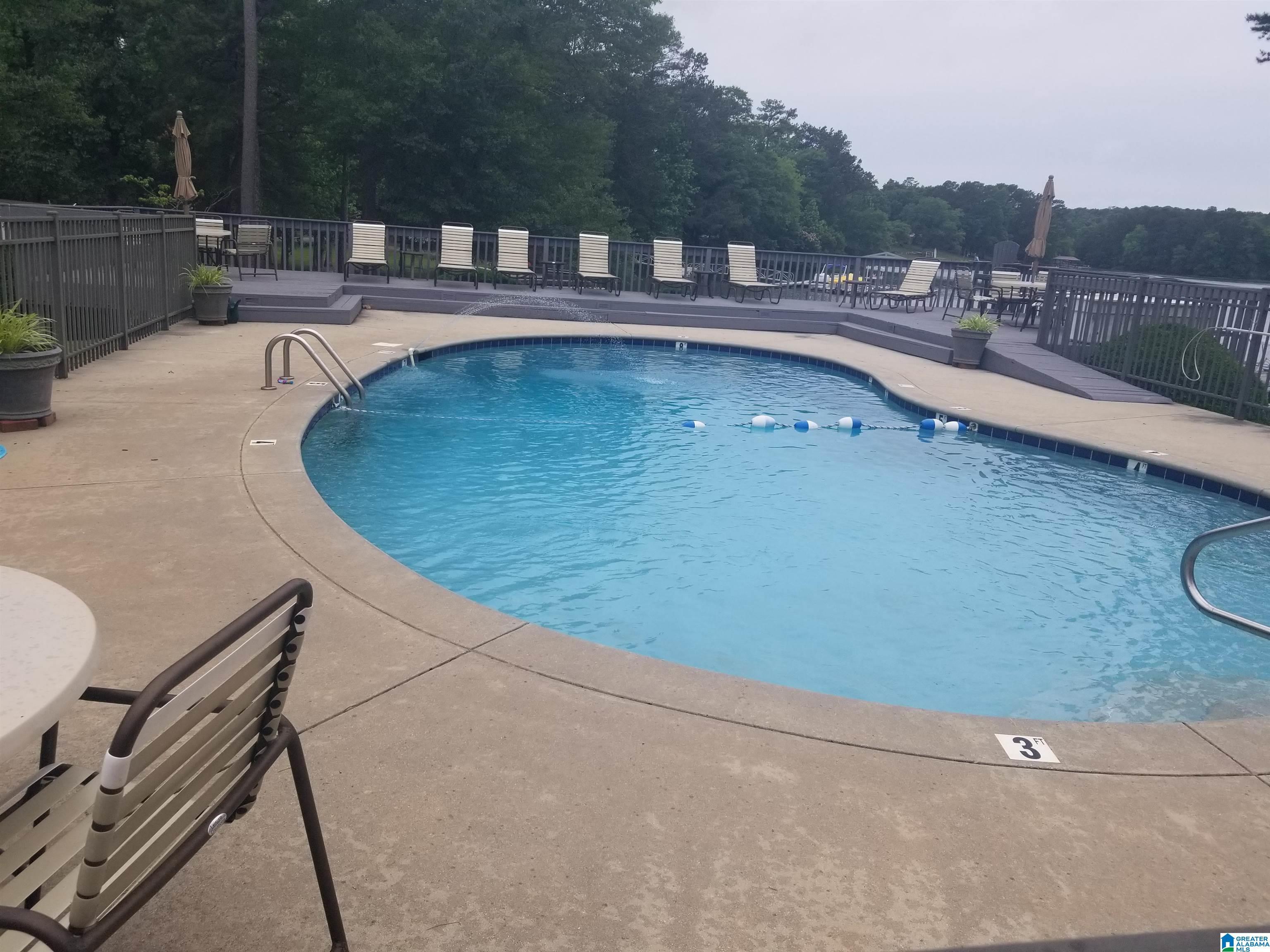 Image 2: Pool