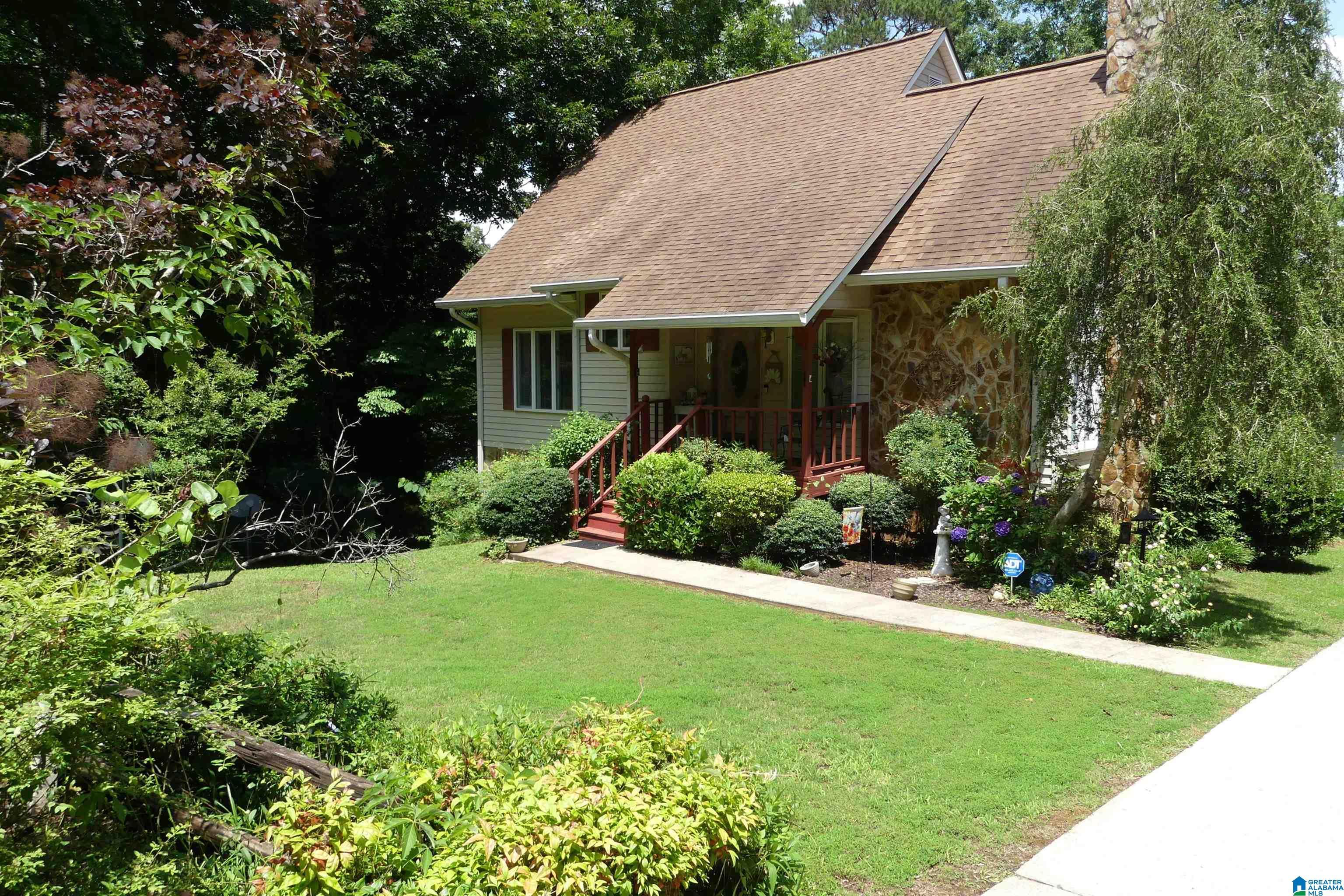 Image 2: FRONT VIEW OF HOME