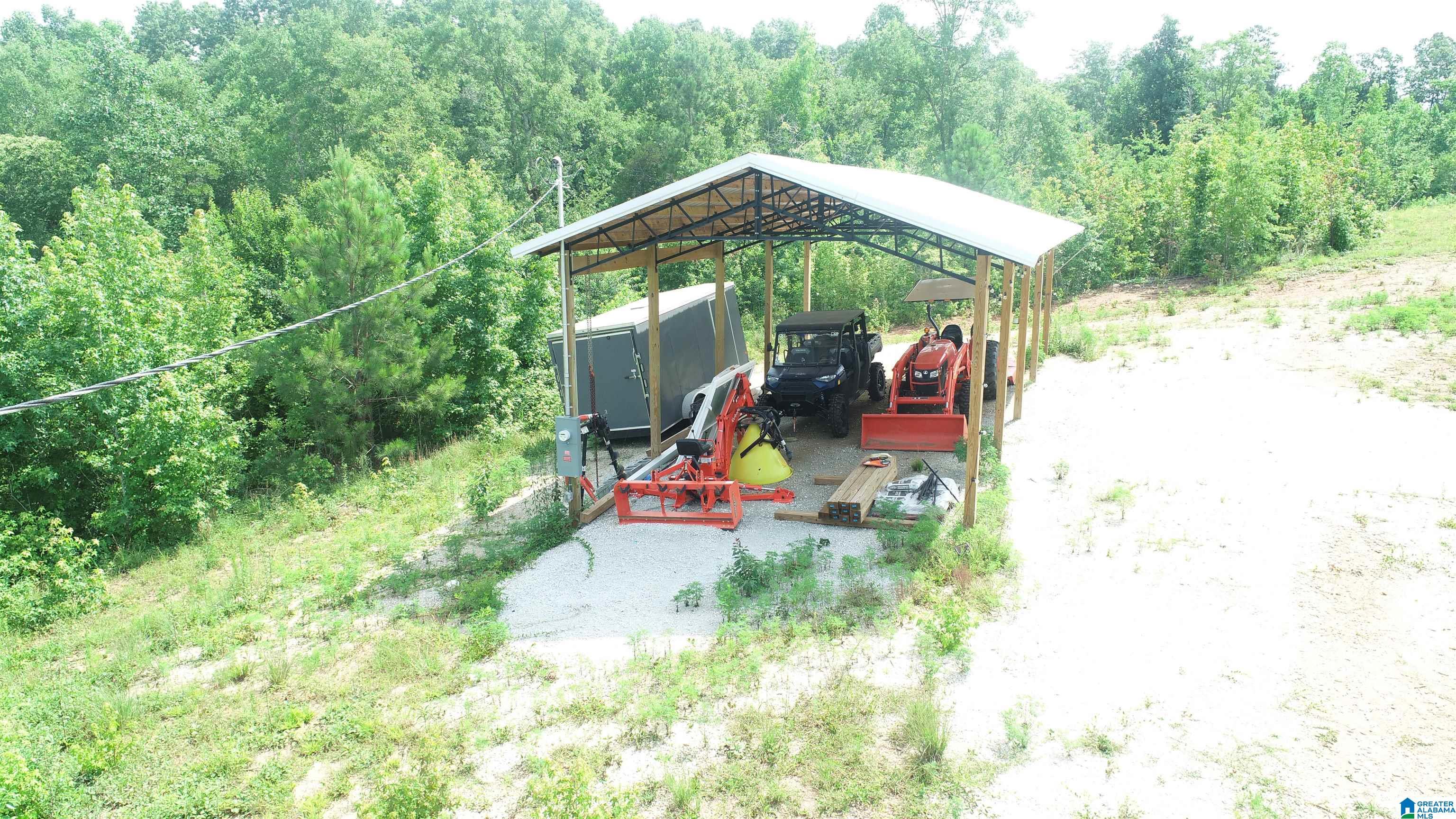Image 2: 20 X 40 POLE BARN WITH POWER