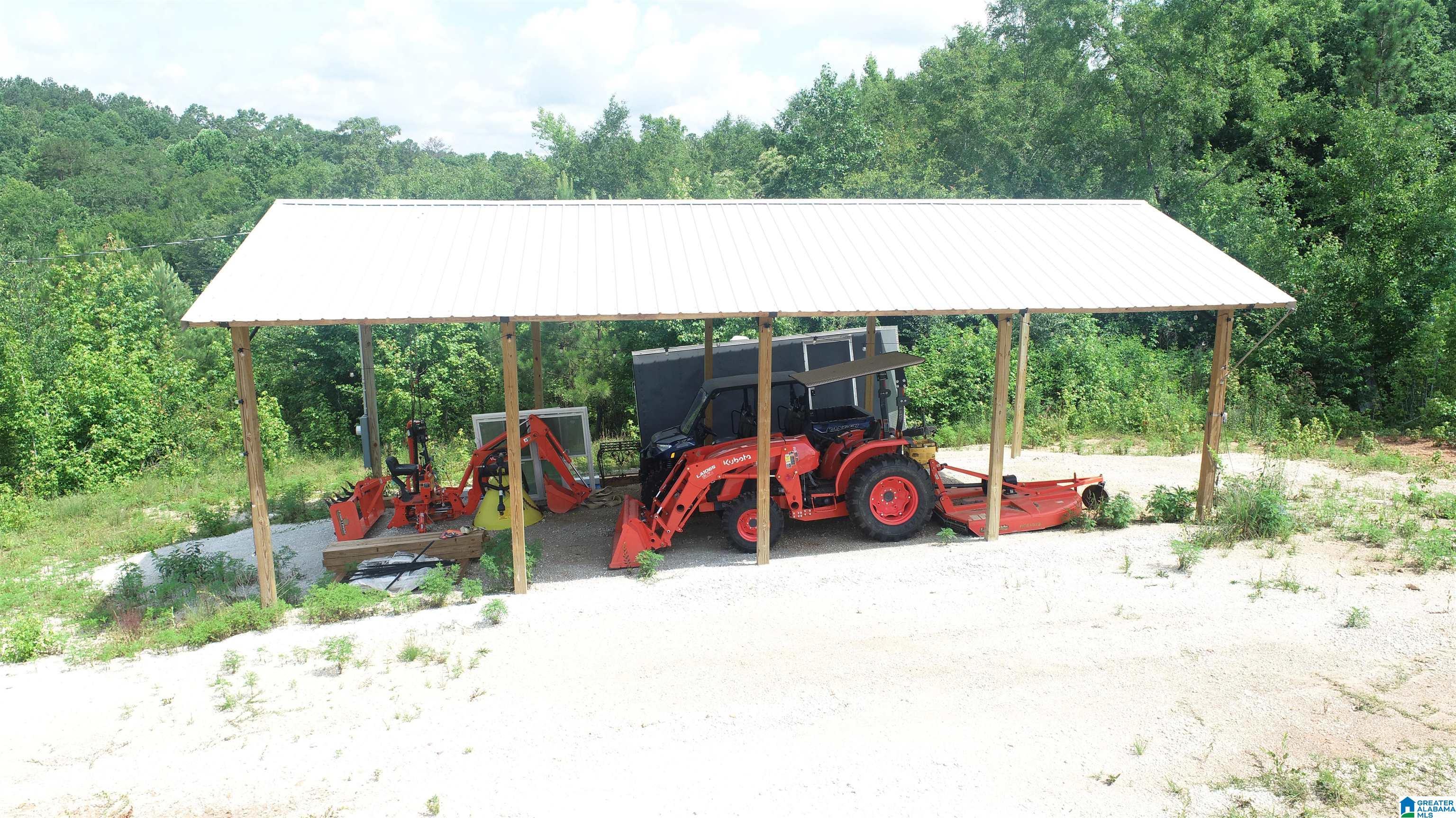 Image 3: POLE BARN