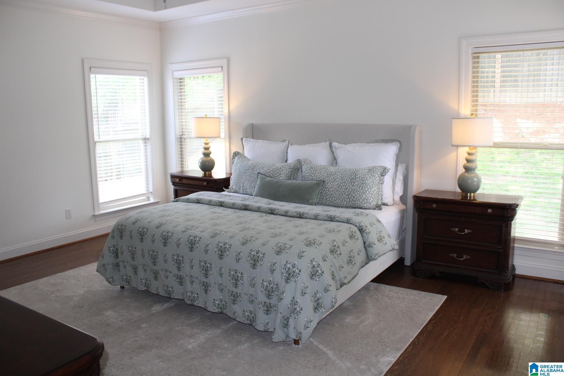 Image 3: Bedroom