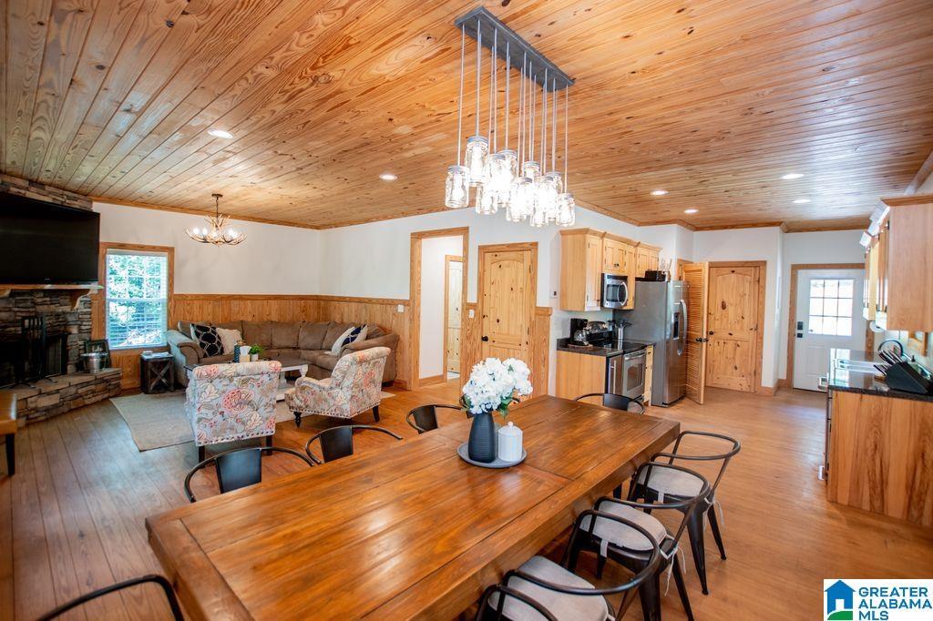 Image 3: OPEN FLOOR PLAN