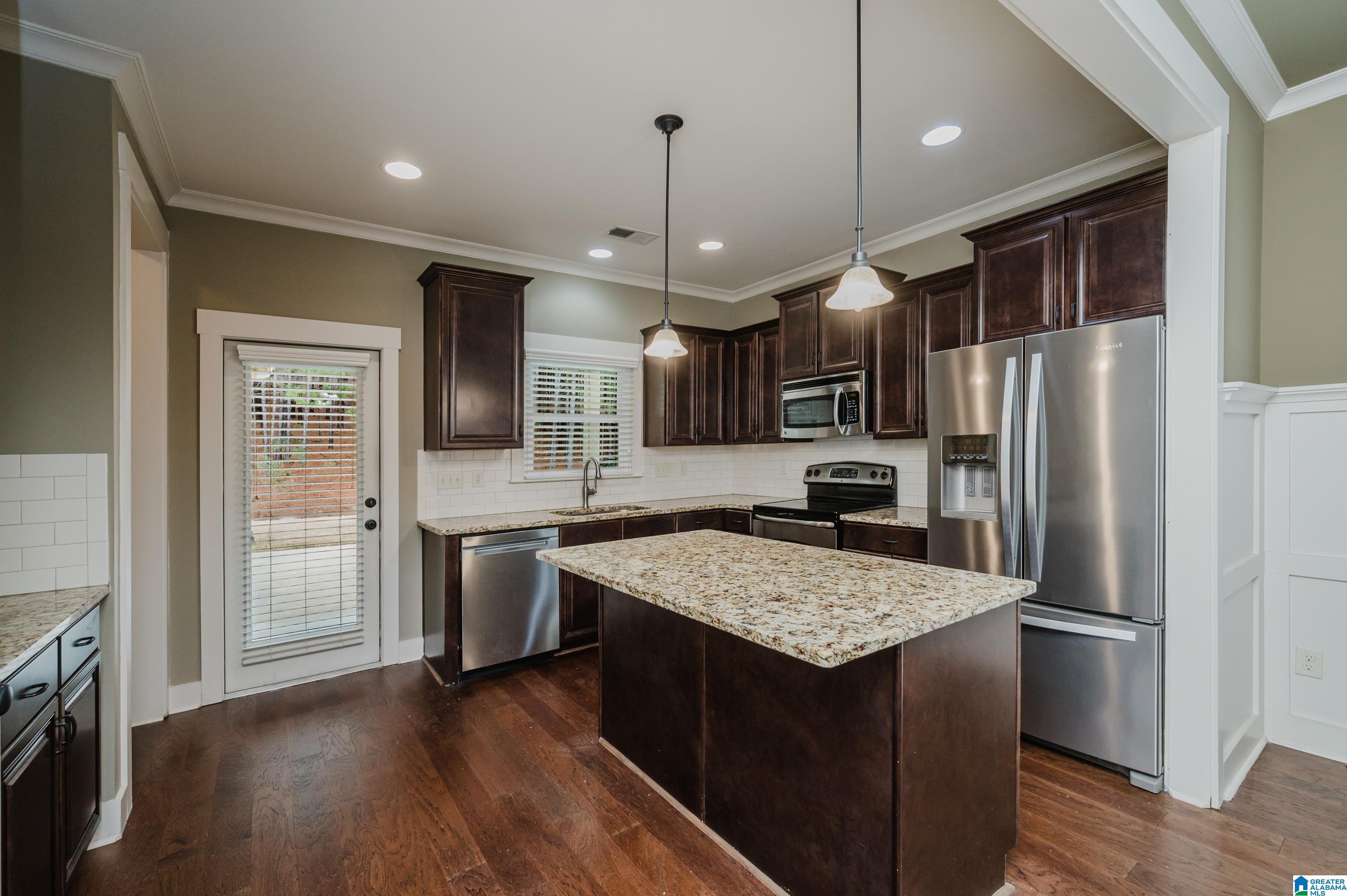 Image 4: Gorgeous kitchen